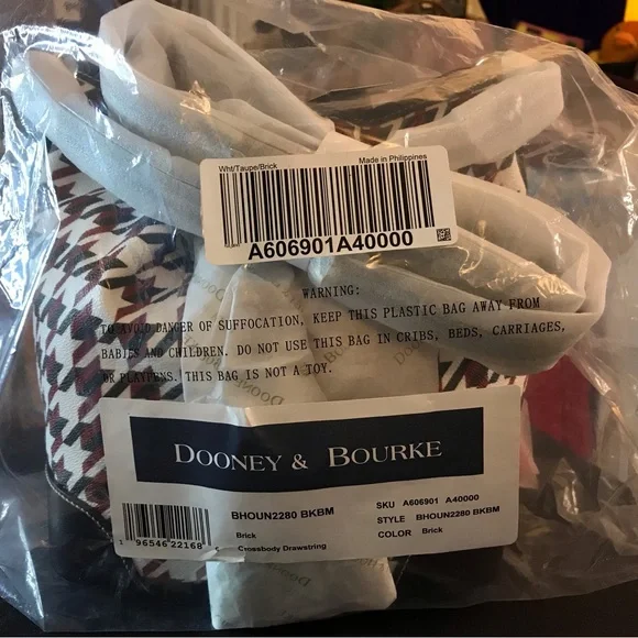 Dooney & Bourke Houndstooth Drawstring Crossbody!! 😍 NWT!! - Picture 7 of 11